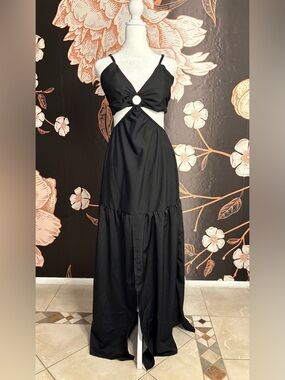 ELEGANT Black Cutout Maxi Dress with Open Back and Ring Detail